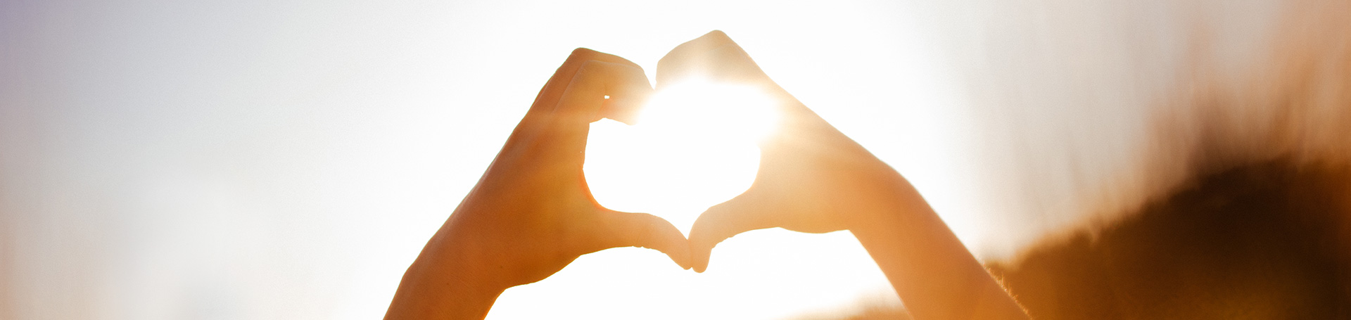 VL_VP_1920x455_hands-heart-sun.jpg